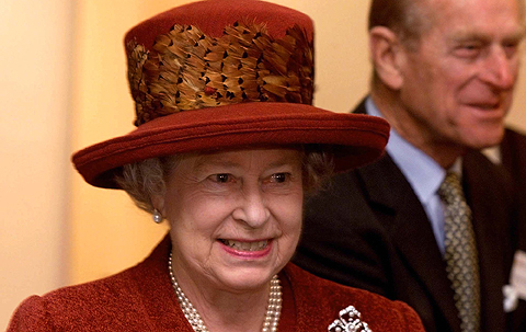 La reina de Inglaterra, Isabel II, quiere acercarse ms a los ciudadanos. (Foto: AP)