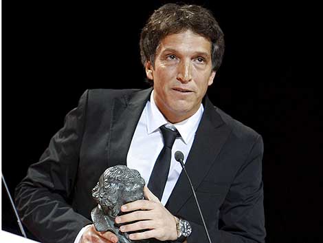 El cineasta recoge su premio durante la gala de los Goya | Efe