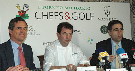 Martn Berasategui (centro), durante la presentacin del torneo de golf. | Fundacin Codespa