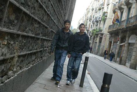 Menores marroques en el Raval de Barcelona. | Antonio Moreno