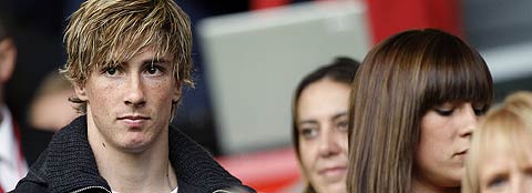 Torres y su novia, en el estadio de Anfield el pasado octubre. | AFP
