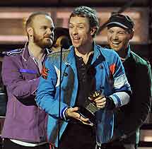 Coldplay recoge su galardn. | AFP