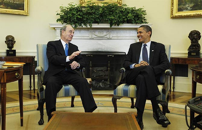 Barack Obama y el envado especial a Oriente Medio Oriente Prximo George Mitchell. (Foto: C. Dharapak)