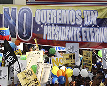 Un grupo de opositores se manifiesta en Maracaibo. | Reuters