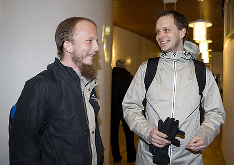 Gottfrid Svartholm y Peter Sunde, dos de los acusados, llegan al tribunal | AP.