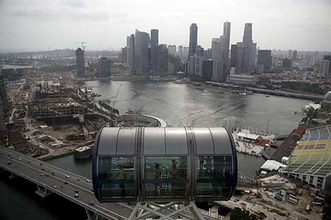 Imagen de Singapur y su noria. | Charles Pertwee