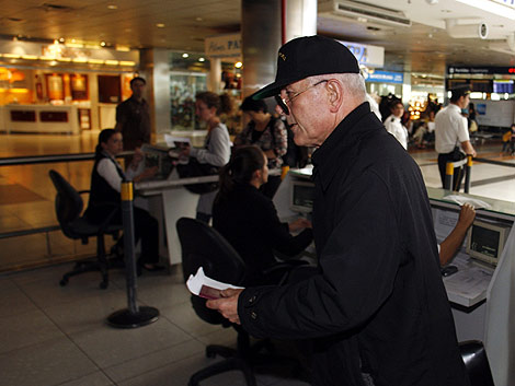 Williamson, en el aeropuerto de Buenos Aires. | Reuters