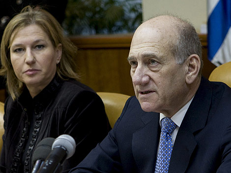 Tzipi Livni y Ehud Olmert, tras la reunin semanal del Gobierno. | Afp