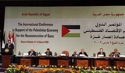 El lder egipcio, Hosni Mubarak, interviene durante la conferencia de donantes. | AP