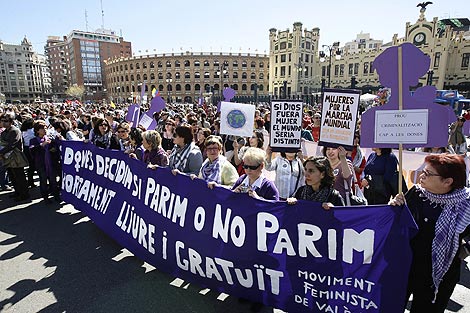 Manifestacin en Valencia por el Da de la Mujer trabajadora. | Benito Pajares
