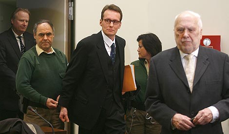 Sgarbi a su entrada al juicio en Audiencia Provincial de Mnich. | Reuters