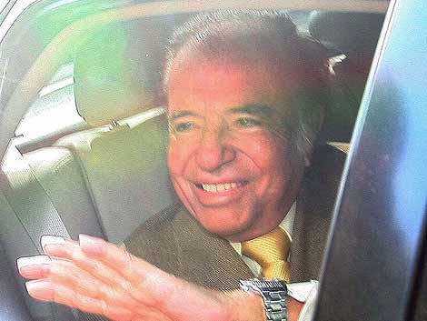 El ex presidente argentino Carlos Menem a su llegada al tribunal. | Efe