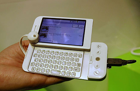 El HTC G1, que funciona con el sistema operativo de Google | Foto: Reuters