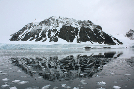 El glaciar Sheldon, en la pennsula antrtica siempre haba cubierto la baha, pero la imagen del 17 de enero descubre el mar. (Foto: Reuters)