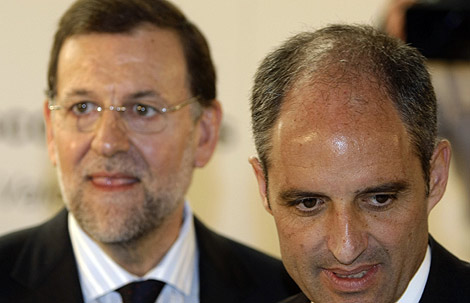 Rajoy junto a Camps, otro de los implicados por Garzn en el 'caso Grtel'. | Reuters