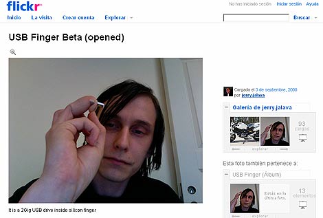 Pantalla del set de Flickr de Jerry Jalava, en donde muestra su 'dedo-USB'.