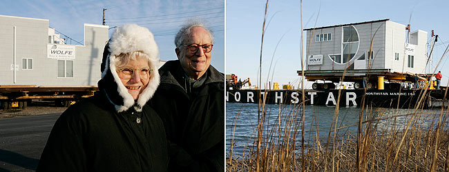 El arquitecto Robert Venturi con su mujer, Denise Scott Brown, y la casa que dise | AP