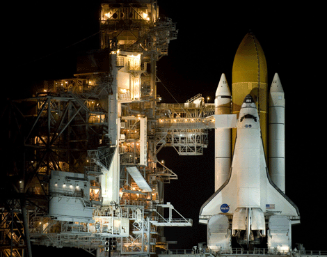 El Discovery, listo para despegar en la rampa de lanzamiento de Cabo Caaveral. | AFP
