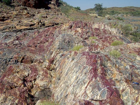 Diminutos cristales de hematita, un mineral de hierro, en una formacin de jaspe en el Cratn de Pilbara, en el noroeste de Australia. | Efe / Hiroshi Ohmoto