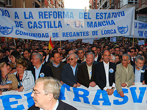 Cabecera de la manifestación a favor del trasvase en Murcia. | Javier Adán