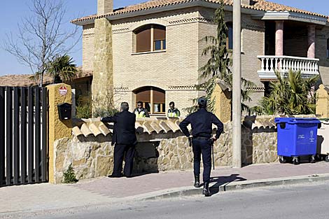 La Polica registra la casa del hijo de la alcaldesa. | Efe