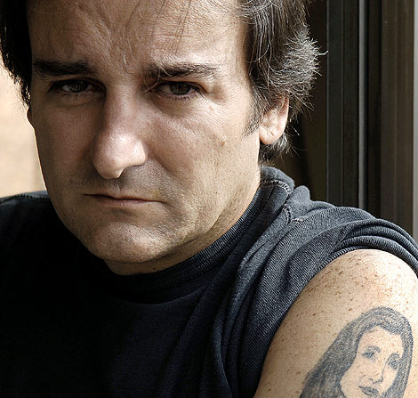 Juan Carlos Lecompte lleva tatuada la imagen de Ingrid Betancourt. | Enfoque