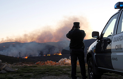 Imagen del incendio en la comarca de Sanabria. | Ical