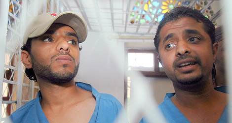 El yemen Bassam al-Haidari (dcha), condenado a pena de muerte. | EFE
