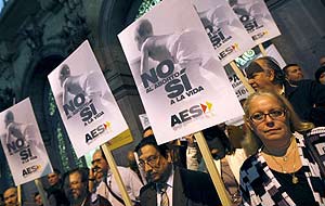 Concentracin convocada por la organizacin Alternativa Espaola para protestar contra el aborto (Foto: Efe)