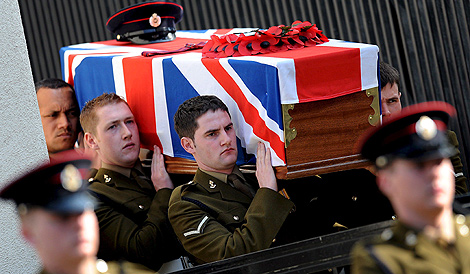 Funeral por los dos soldados asesinados. | Efe