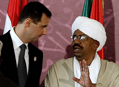 El presidente sirio habla con su homlogo sudans en al inauguracin de la cumbre de la LIga rabe. | AFP