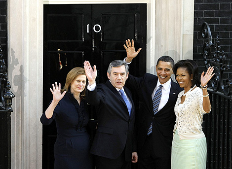 Los Brown reciben al presidente Obama y su mujer Michelle. | AP
