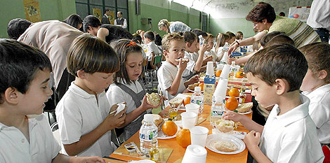Un grupo de alumnos de Primaria en un comedor escolar | E. M.
