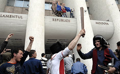 Los manifestantes tomaron el edificio del Parlamento. | Reuters