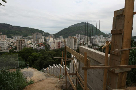 Muro en la favela Dona Marta. | Efe