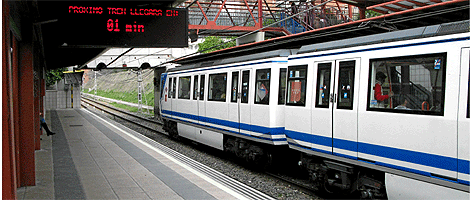 Un tren de la red de Metro de Madrid, denunciada por el Cermi.| Bernab Cordn