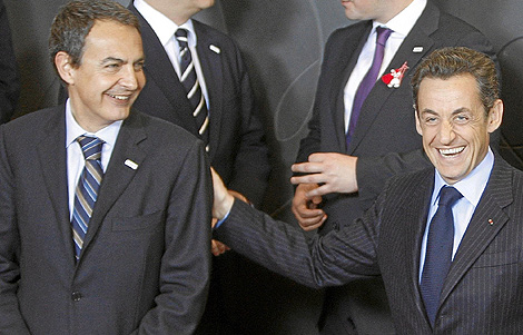 Zapatero y Sarkozy en una reunin en Bruselas el mes de marzo. | Yves Herman