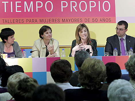 La ministra de Igualdad, en un encuentro con mujeres en Asturias. | Efe