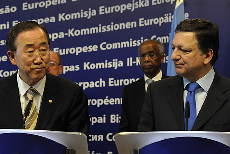 Ban Ki-Moon (izda,) y Barroso en la Conferencia de Donantes para Somalia. | AP