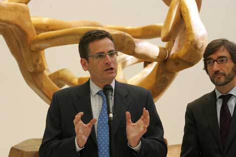 Antonio Basagoiti, junto a Iaki Oyarzbal, en el Parlamento. | Nuria Gonzlez