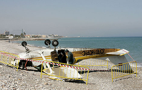 Avioneta siniestrada en la playa de Moncofa | Efe