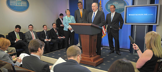Napolitano, Besser, Brennan y Gibbs comparecen ante los periodistas. | AFP