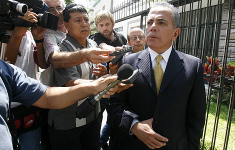 El lder opositor venezolano Manuel Rosales, en Lima. | Reuters