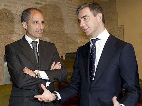 El president de la Generalitat, Francisco Camps, y el secretario general del PP valenciano, Ricardo Costa. | Efe