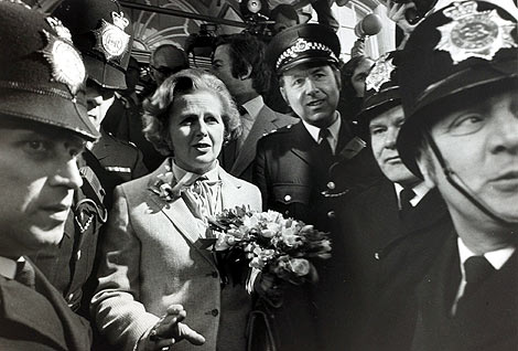 Margaret Thatcher, tras votar en las elecciones que la empujaron al poder. | Getty