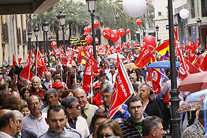 Decenas de manifestantes en el Da del Trabajo. | V.B.