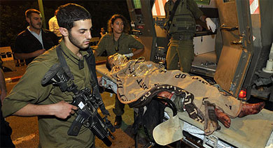 Un nio palestino tiroteado por soldados israeles es evacuado. | AFP