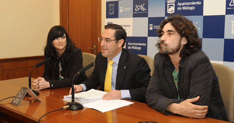 Miguel Briones (en el centro) junto con Susana Alva y Alfredo Ban. | Nacho Alcal