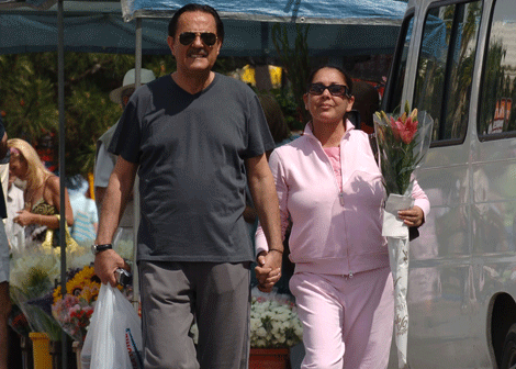 Julin Muoz e Isabel Pantoja, paseando por Marbella en el verano de 2006. | elmundo.es
