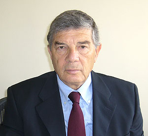Avner Shalev, director del Museo del Holocausto y anfitrin del Papa.